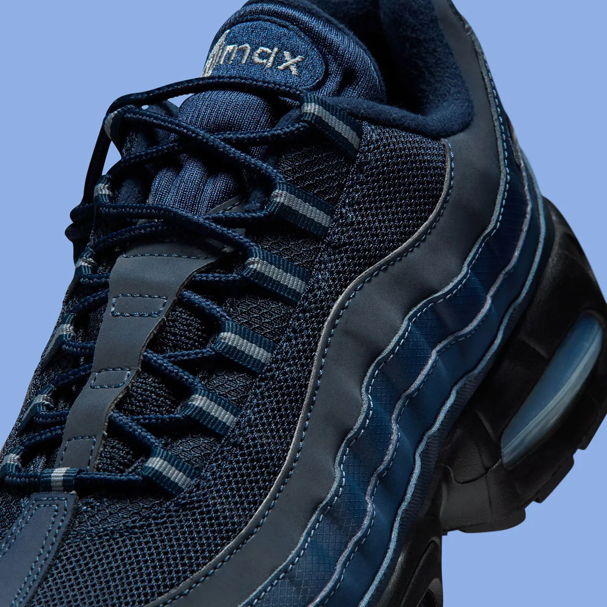 Nike Air Max 95 Obsidian 6 La Nike Air Max 95 « Obsidian » pourrait bien être la surprise sneaker de la fin de l'année 2025
