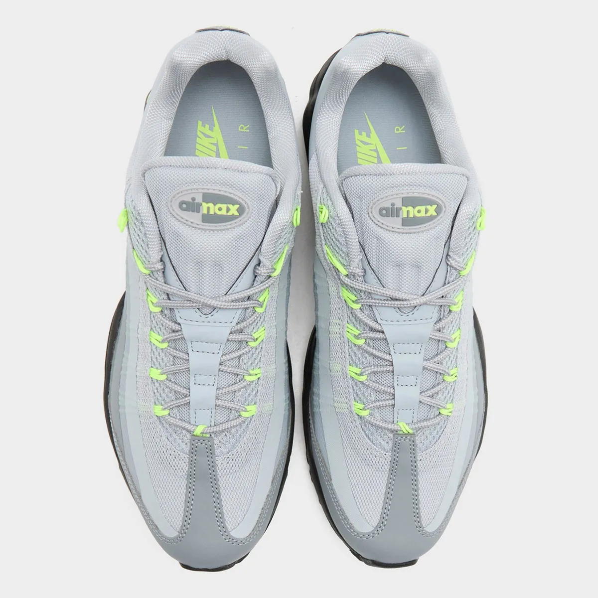 Nike Air Max 95 Ultra Neon 3 La Nike Air Max 95 Ultra « Neon » revient avec une énergie iconique