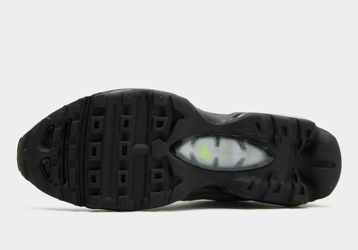 Nike Air Max 95 Ultra Neon 5 La Nike Air Max 95 Ultra « Neon » revient avec une énergie iconique