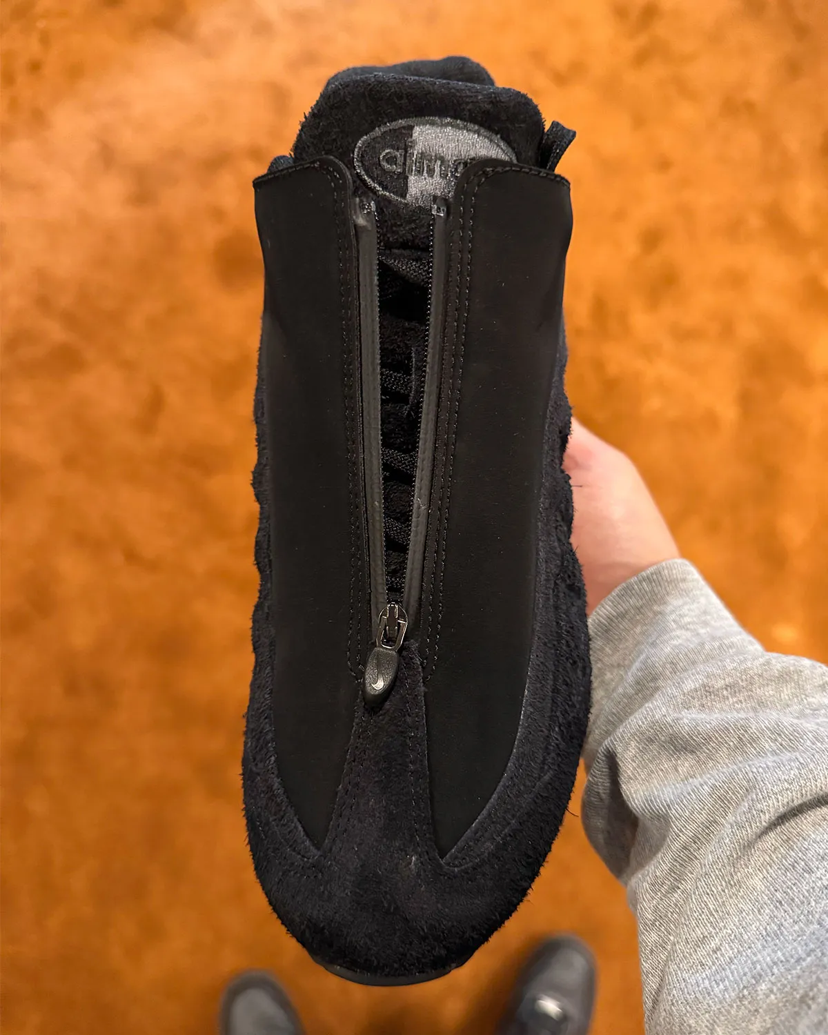 Nike Air Max 95 Zip Navy Red 4 La Nike Air Max 95 Zip « Navy/Red » fait son retour pour séduire une nouvelle génération de passionnés