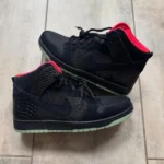 Un prototype inédit de la Nike Dunk High « Solar Red » refait surface sous forme d'échantillon collector à 10 000 dollars