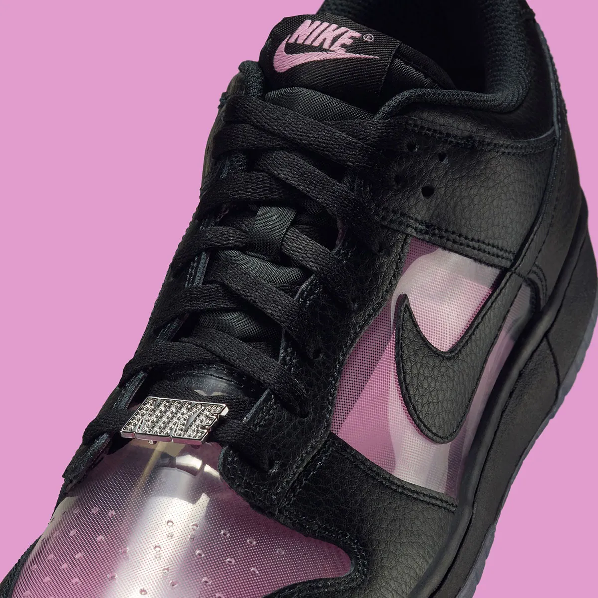 Nike Dunk Low Pink Rise 5 La Nike Dunk Low « Pink Rise » réinvente la transparence