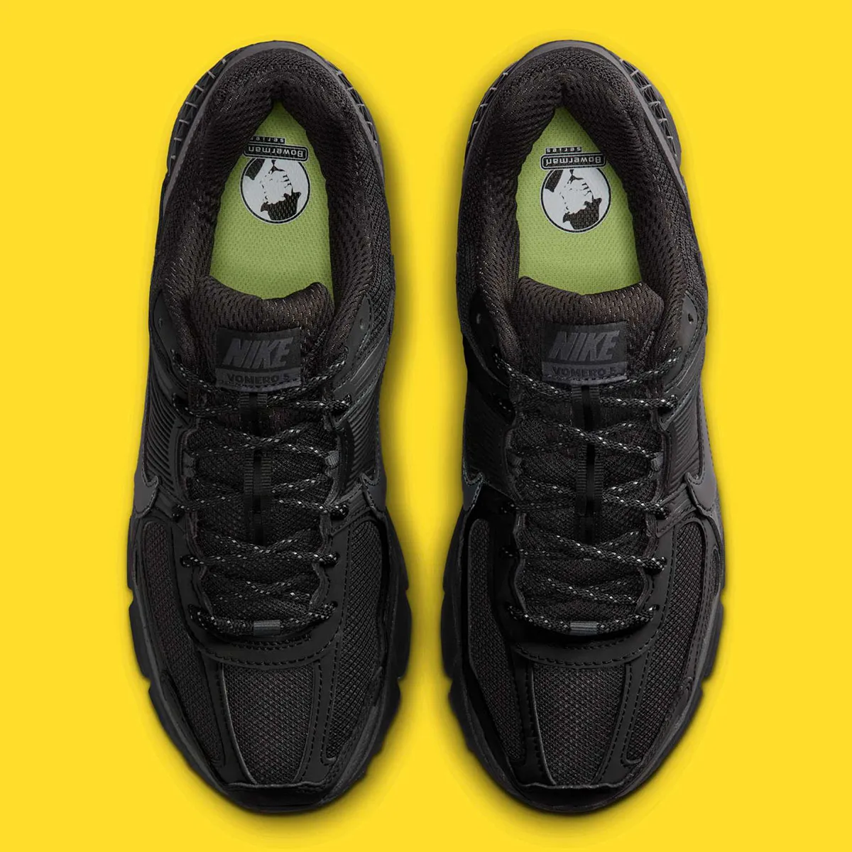 Nike Zoom Vomero 5 All Black Reflective 4 La Nike Zoom Vomero 5 « All-Black Reflective » illumine les rues grâce à sa technologie réfléchissante