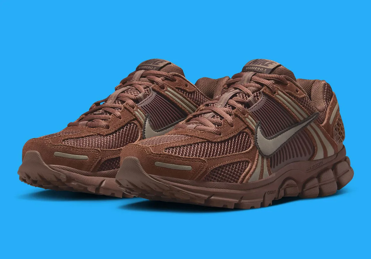 Nike Zoom Vomero 5 Mink Brown 1 La Nike Zoom Vomero 5 « Mink Brown » transforme votre garde-robe automnale avec ses tons chocolat