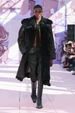 La collection Off-White Printemps 2026 révèle une nouvelle vision du streetwear masculin