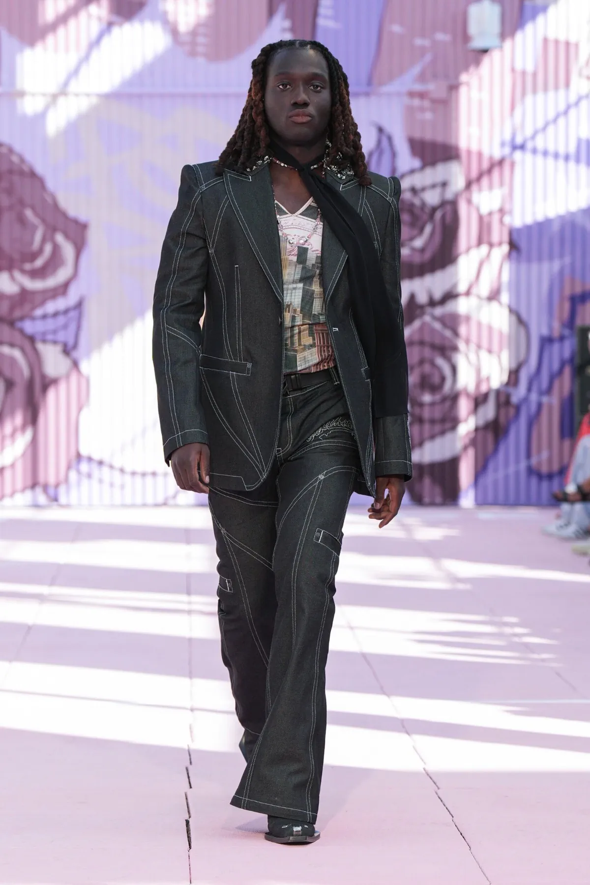 La collection Off-White Printemps 2026 révèle une nouvelle vision du streetwear masculin