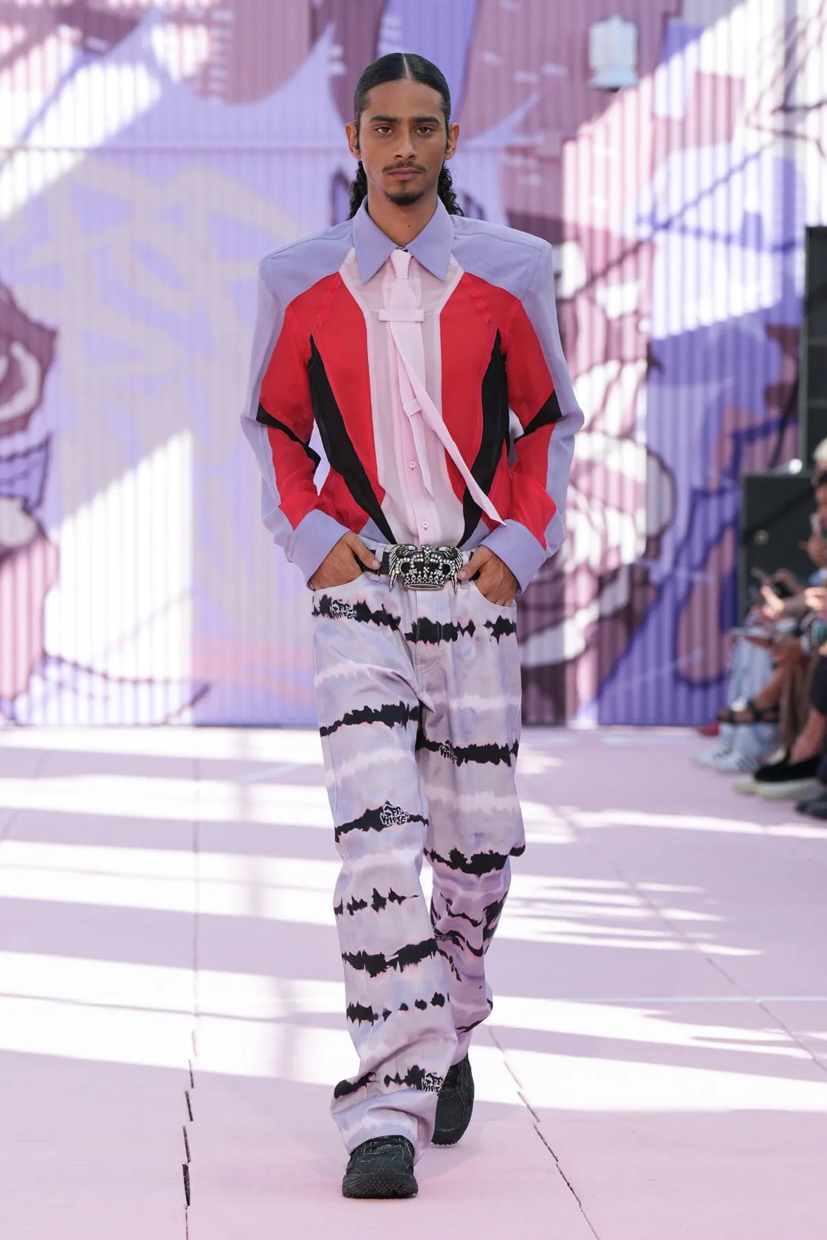 La collection Off-White Printemps 2026 révèle une nouvelle vision du streetwear masculin