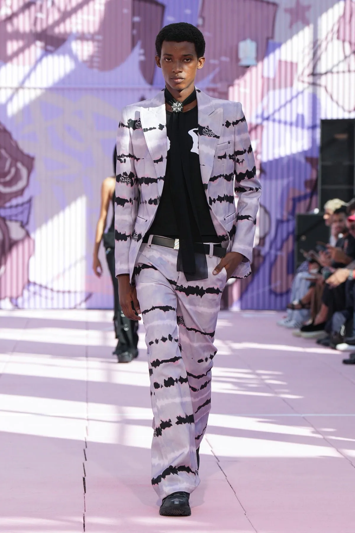 La collection Off-White Printemps 2026 révèle une nouvelle vision du streetwear masculin