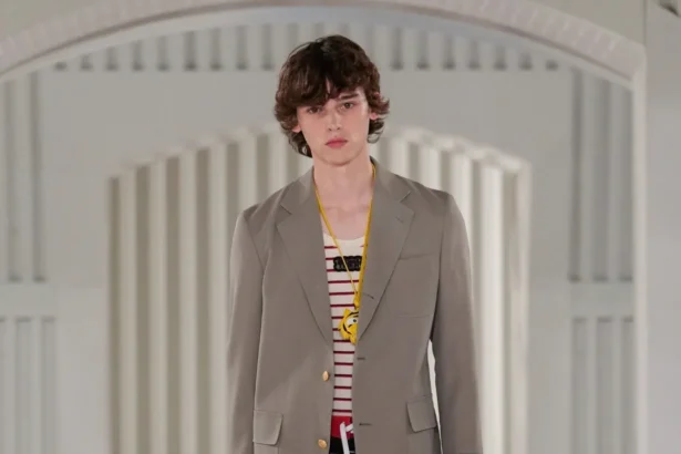 Andrea Pompilio revisite les codes masculins pour la collection Onitsuka Tiger printemps 2026