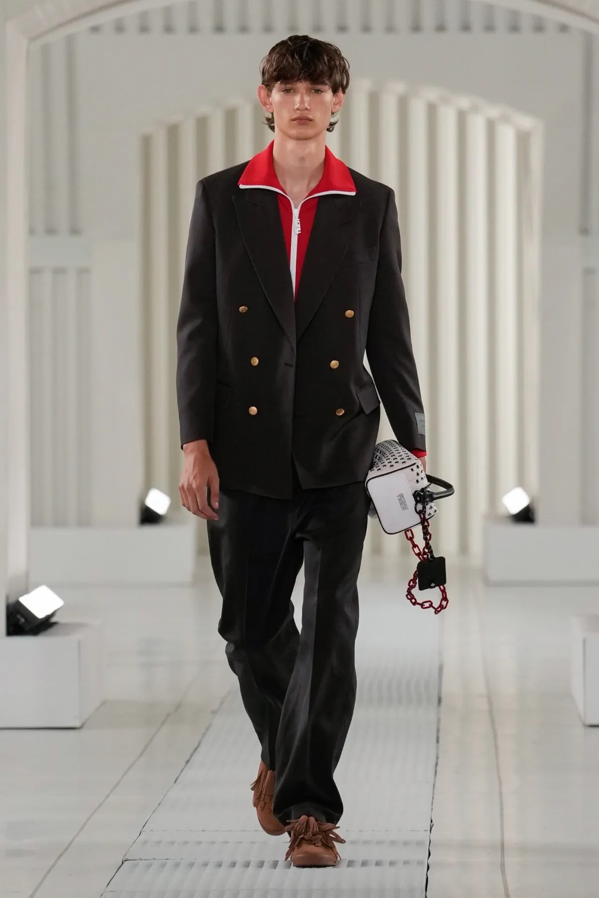Onitsuka Tiger Spring Summer 2026 Milan Fashion Week 10 Andrea Pompilio revisite les codes masculins pour la collection Onitsuka Tiger printemps 2026