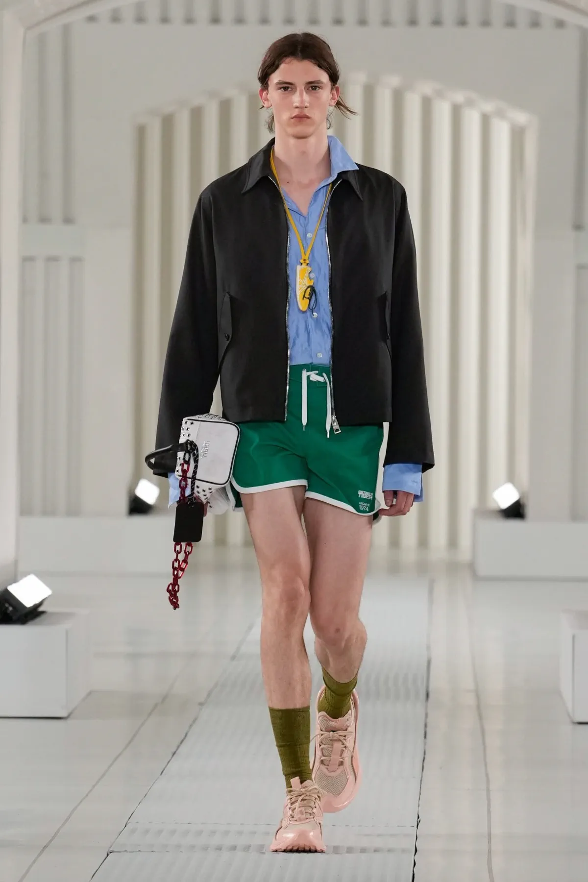 Onitsuka Tiger Spring Summer 2026 Milan Fashion Week 2 Andrea Pompilio revisite les codes masculins pour la collection Onitsuka Tiger printemps 2026