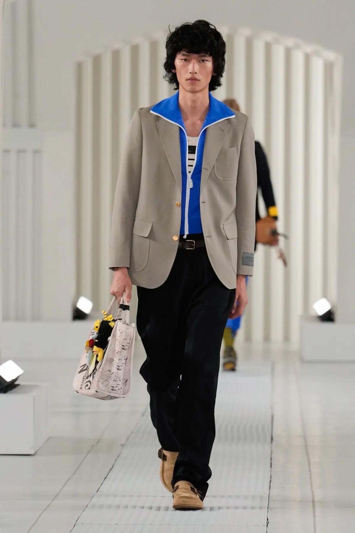 Onitsuka Tiger Spring Summer 2026 Milan Fashion Week 4 Andrea Pompilio revisite les codes masculins pour la collection Onitsuka Tiger printemps 2026