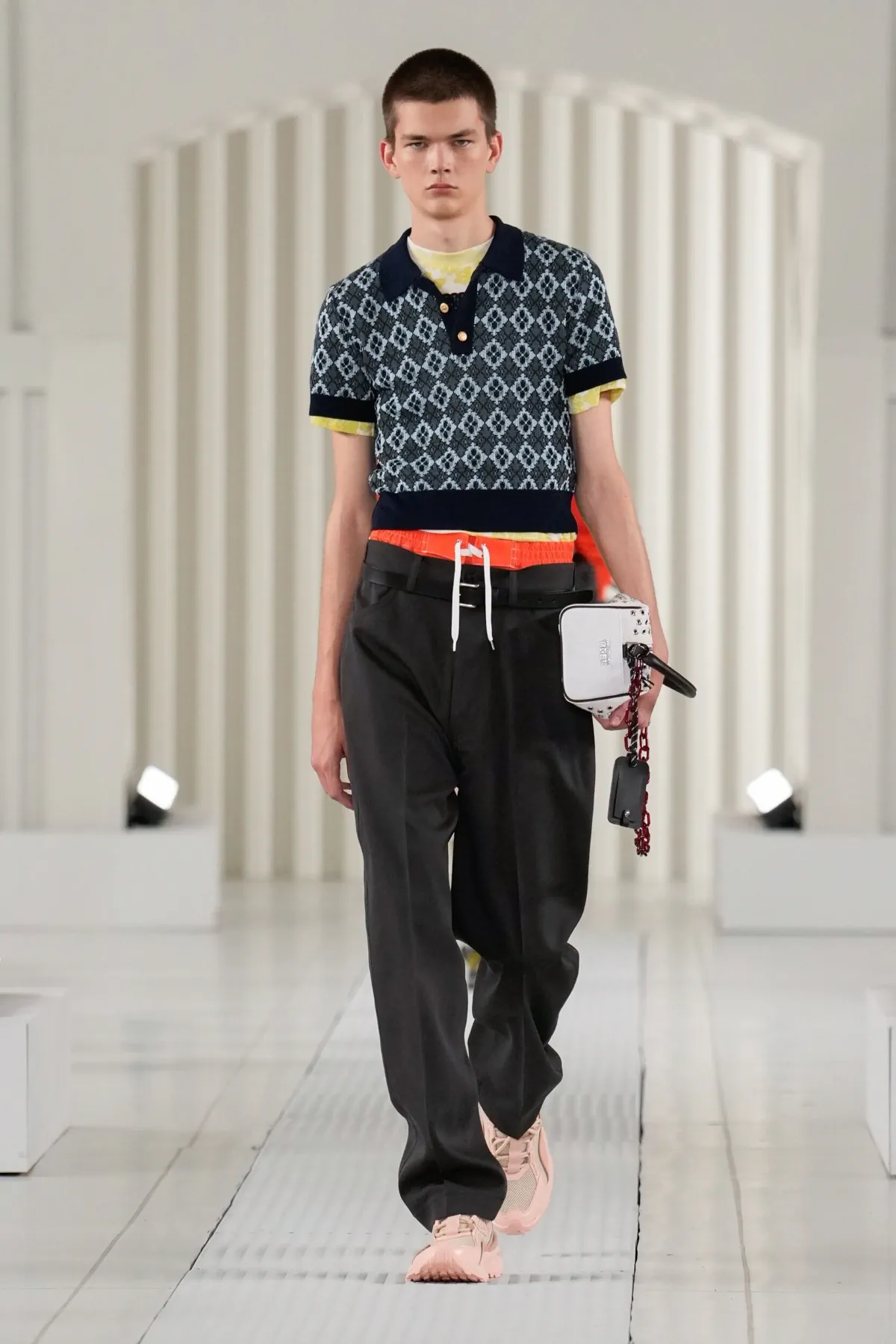 Onitsuka Tiger Spring Summer 2026 Milan Fashion Week 5 Andrea Pompilio revisite les codes masculins pour la collection Onitsuka Tiger printemps 2026