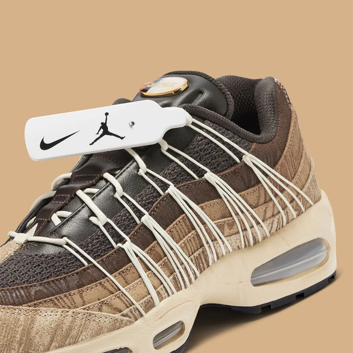 PHANTACI x Nike Air Max 95 Sanddrift 7 La PHANTACI x Nike Air Max 95 « Sanddrift » révèle son inspiration guitare