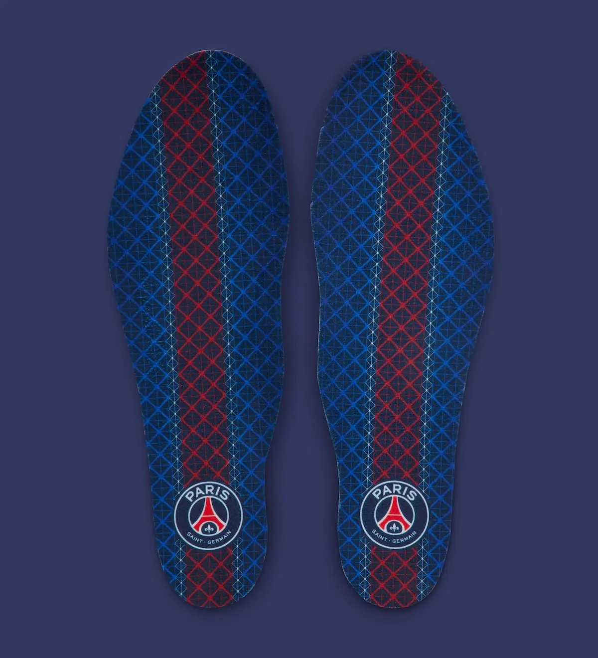Paris Saint Germain x Nike Air Max TL 2.5 9 Nike dévoile une Air Max TL 2.5 aux couleurs du Paris Saint-Germain