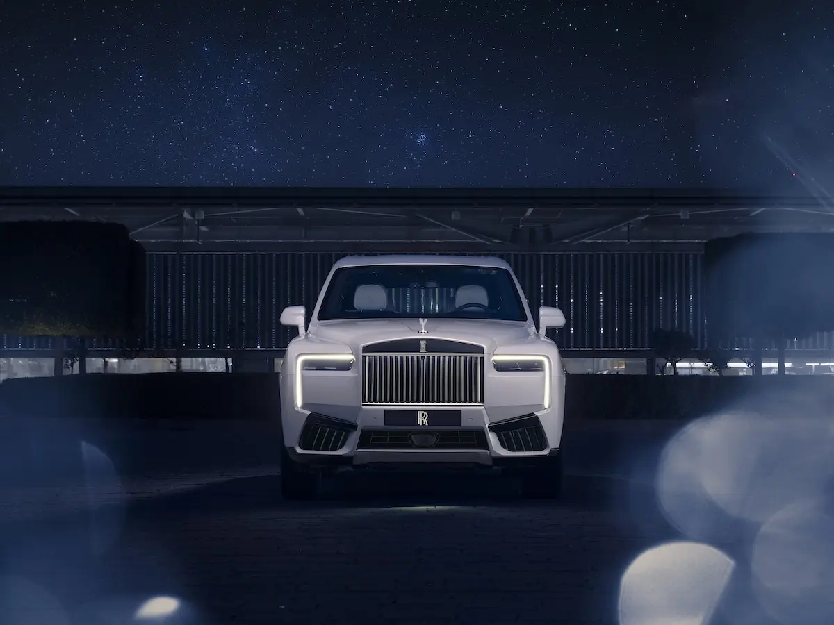 Rolls Royce Cullinan Cosmos 2 Le Rolls-Royce Cullinan Cosmos célèbre l’espace avec une création unique