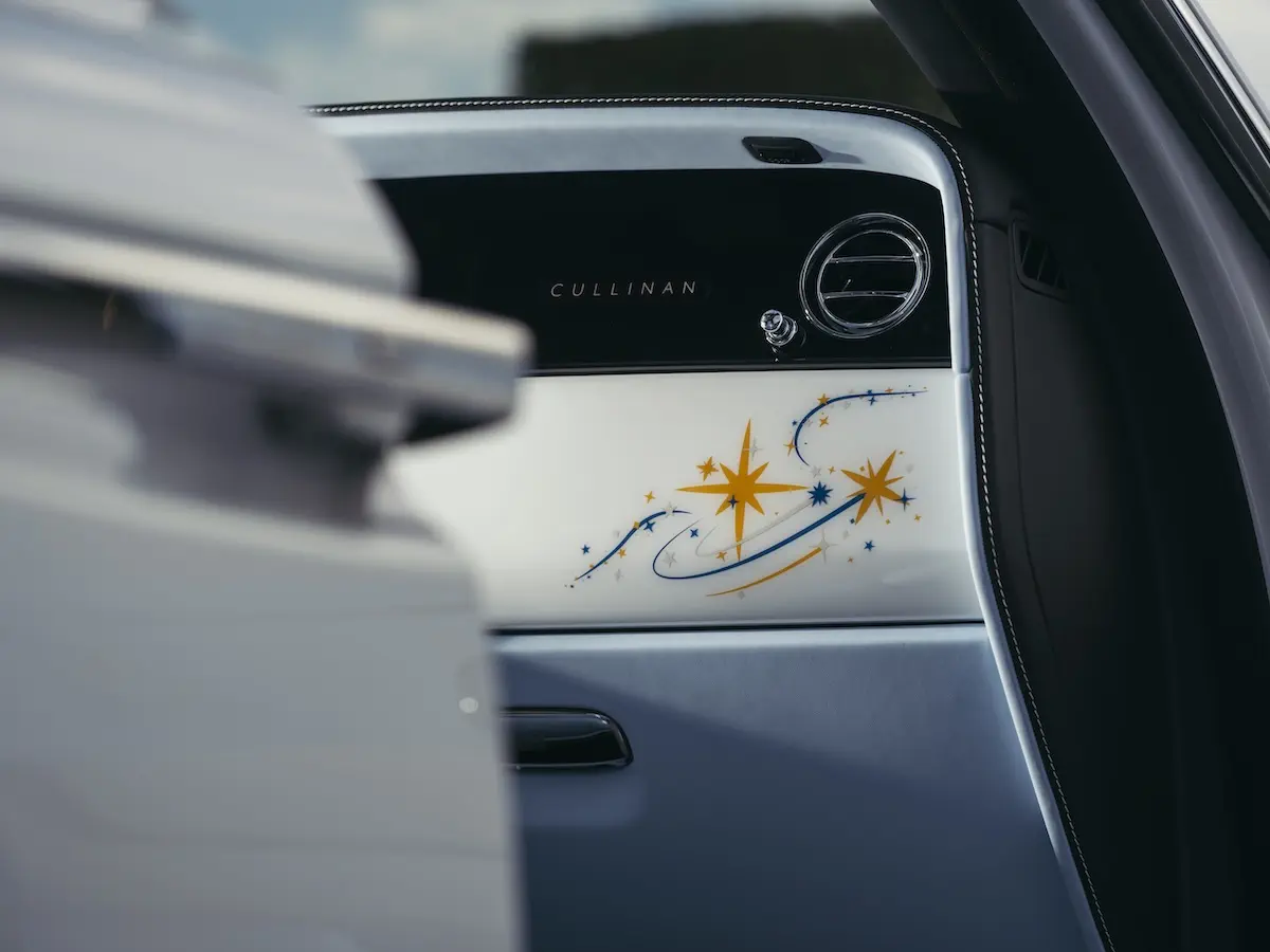 Rolls Royce Cullinan Cosmos 5 Le Rolls-Royce Cullinan Cosmos célèbre l’espace avec une création unique