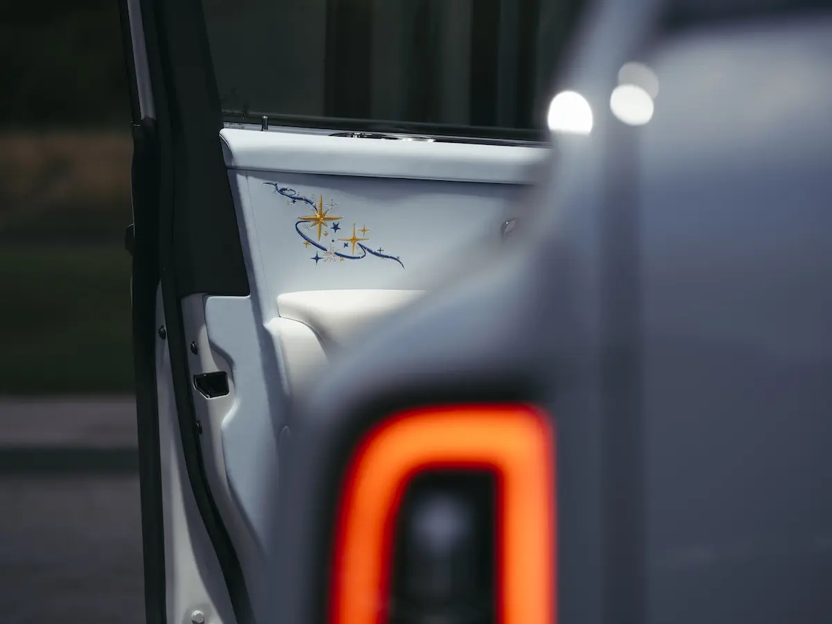 Rolls Royce Cullinan Cosmos 6 Le Rolls-Royce Cullinan Cosmos célèbre l’espace avec une création unique
