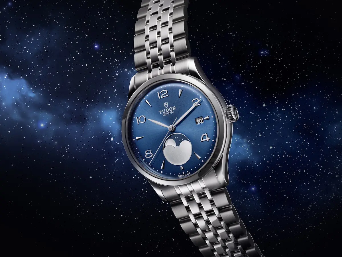 TUDOR 1926 LUNA 4 La TUDOR 1926 LUNA est la première montre de la maison dotée d’une phase de lune