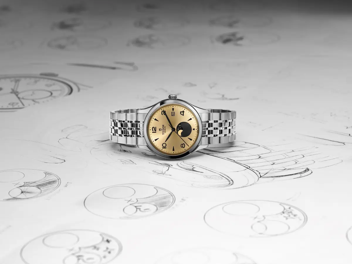 TUDOR 1926 LUNA 6 La TUDOR 1926 LUNA est la première montre de la maison dotée d’une phase de lune