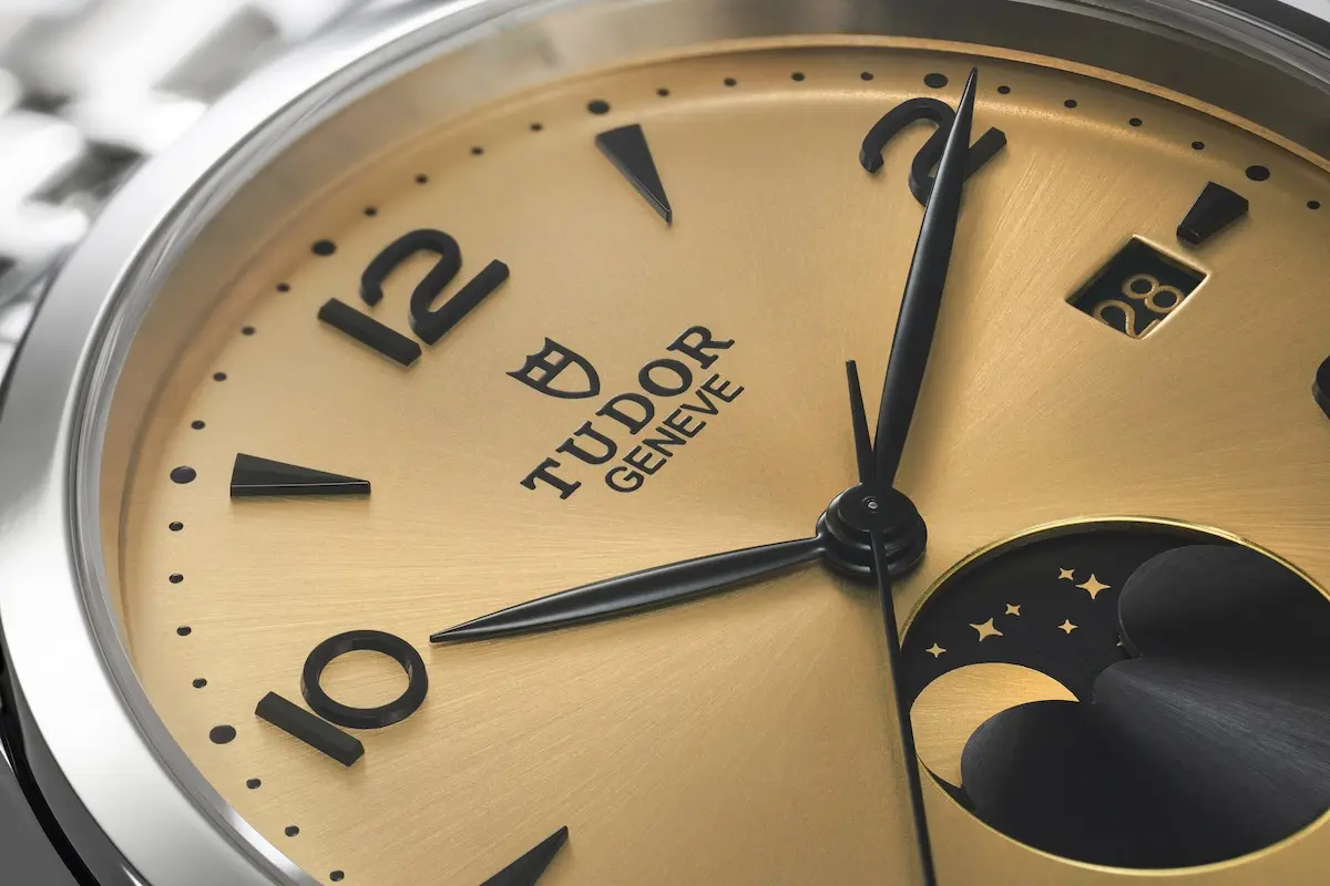 TUDOR 1926 LUNA 7 La TUDOR 1926 LUNA est la première montre de la maison dotée d’une phase de lune