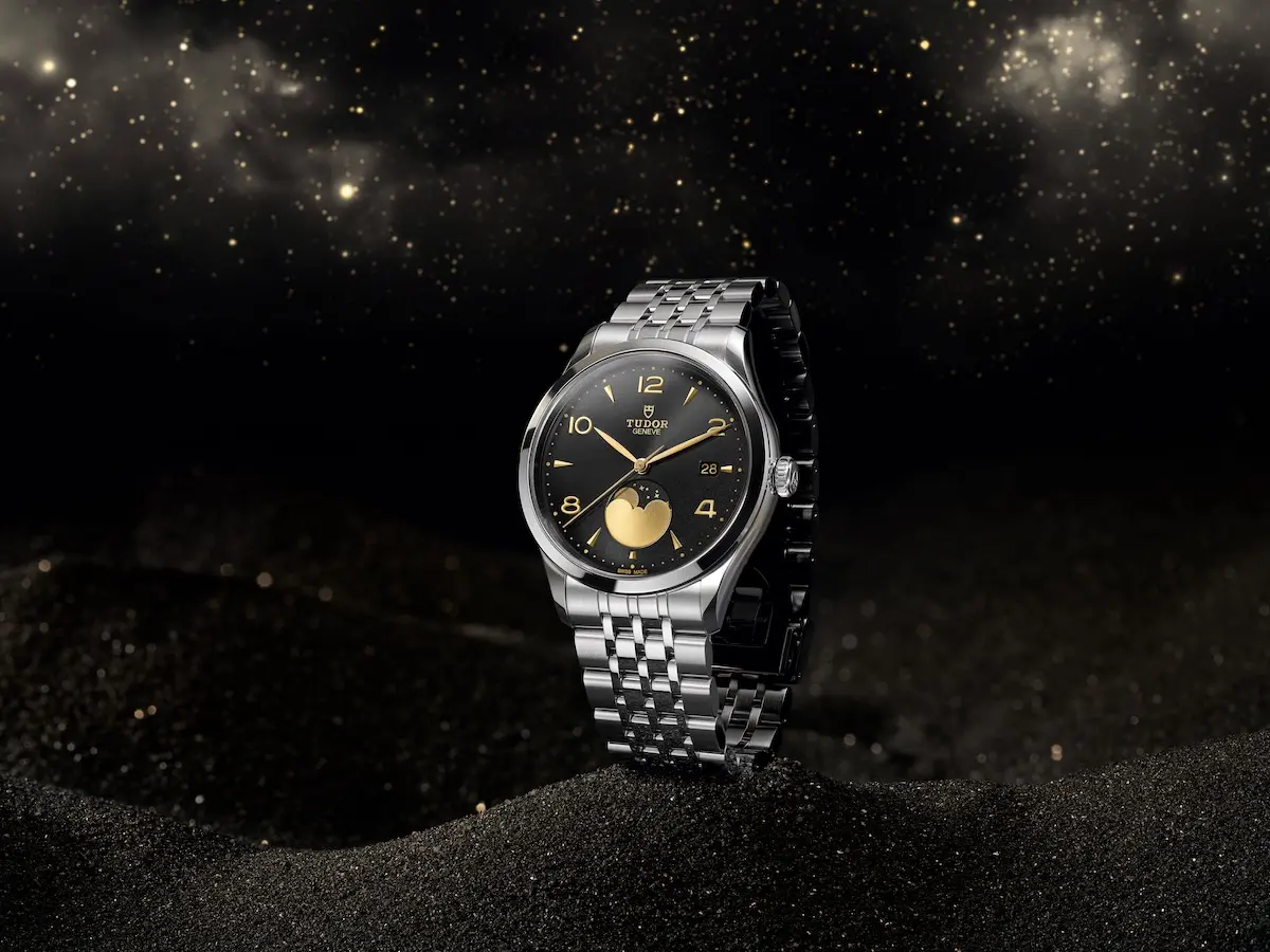 TUDOR 1926 LUNA 8 La TUDOR 1926 LUNA est la première montre de la maison dotée d’une phase de lune