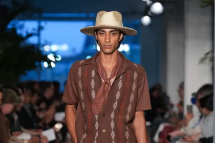 La collection Todd Snyder printemps 2026 transporte la mode masculine à La Havane nostalgique