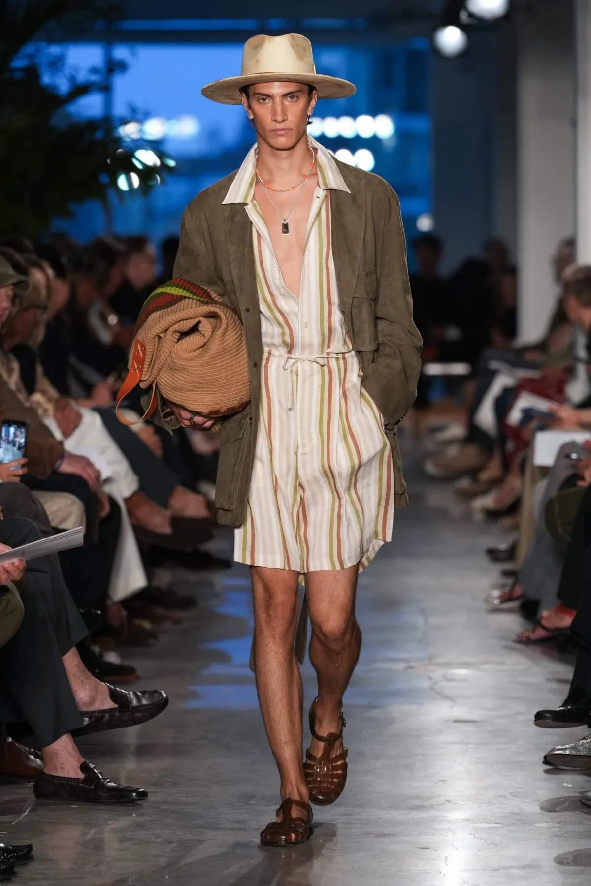 La collection Todd Snyder printemps 2026 transporte la mode masculine à La Havane nostalgique