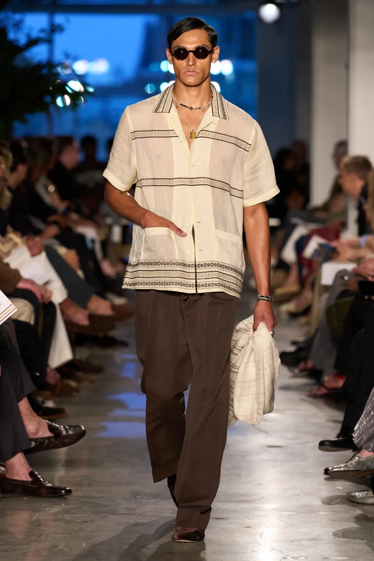 La collection Todd Snyder printemps 2026 transporte la mode masculine à La Havane nostalgique