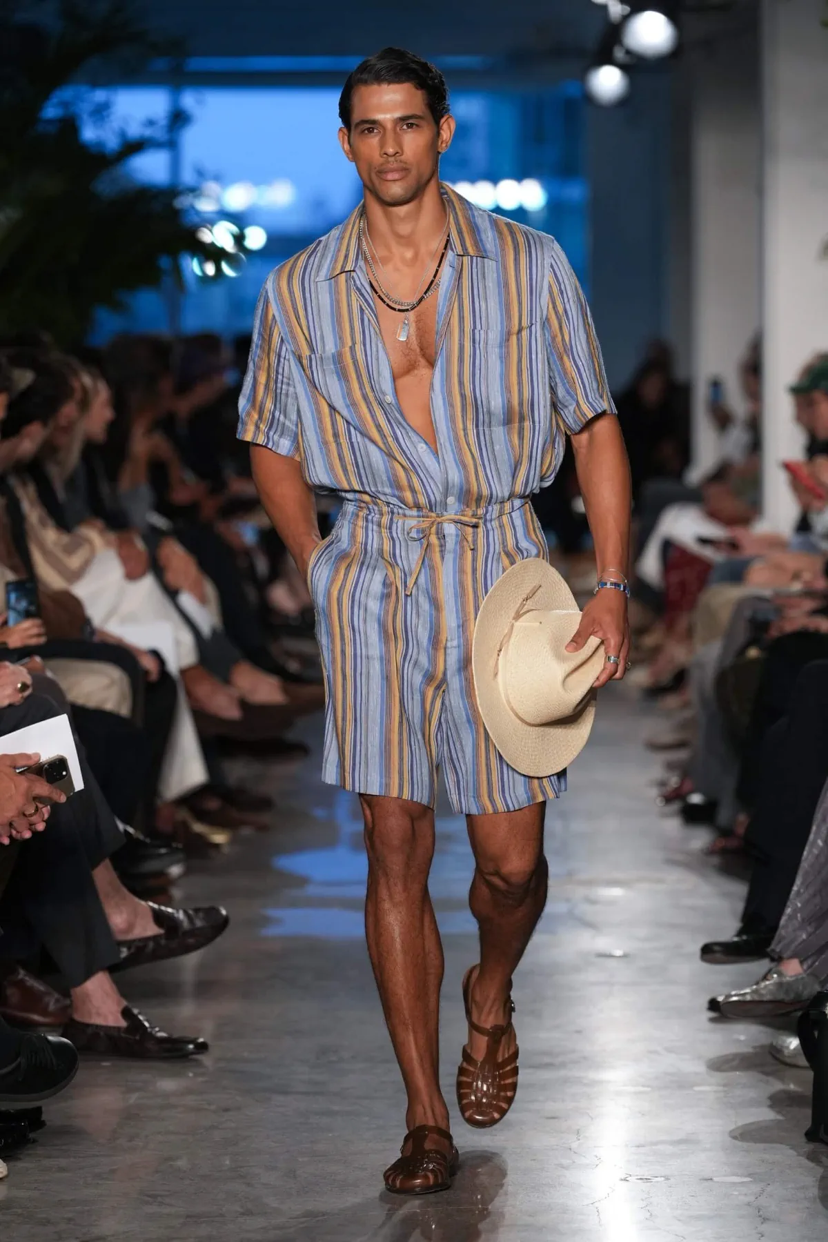 La collection Todd Snyder printemps 2026 transporte la mode masculine à La Havane nostalgique