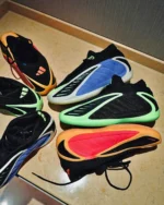 adidas Anthony Edwards 2 L'adidas Anthony Edwards 2 débarque enfin avec trois coloris qui vont faire sensation