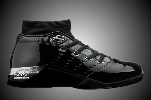 La Air Jordan 17 Low « Black Patent » fait son grand retour après deux décennies d'absence