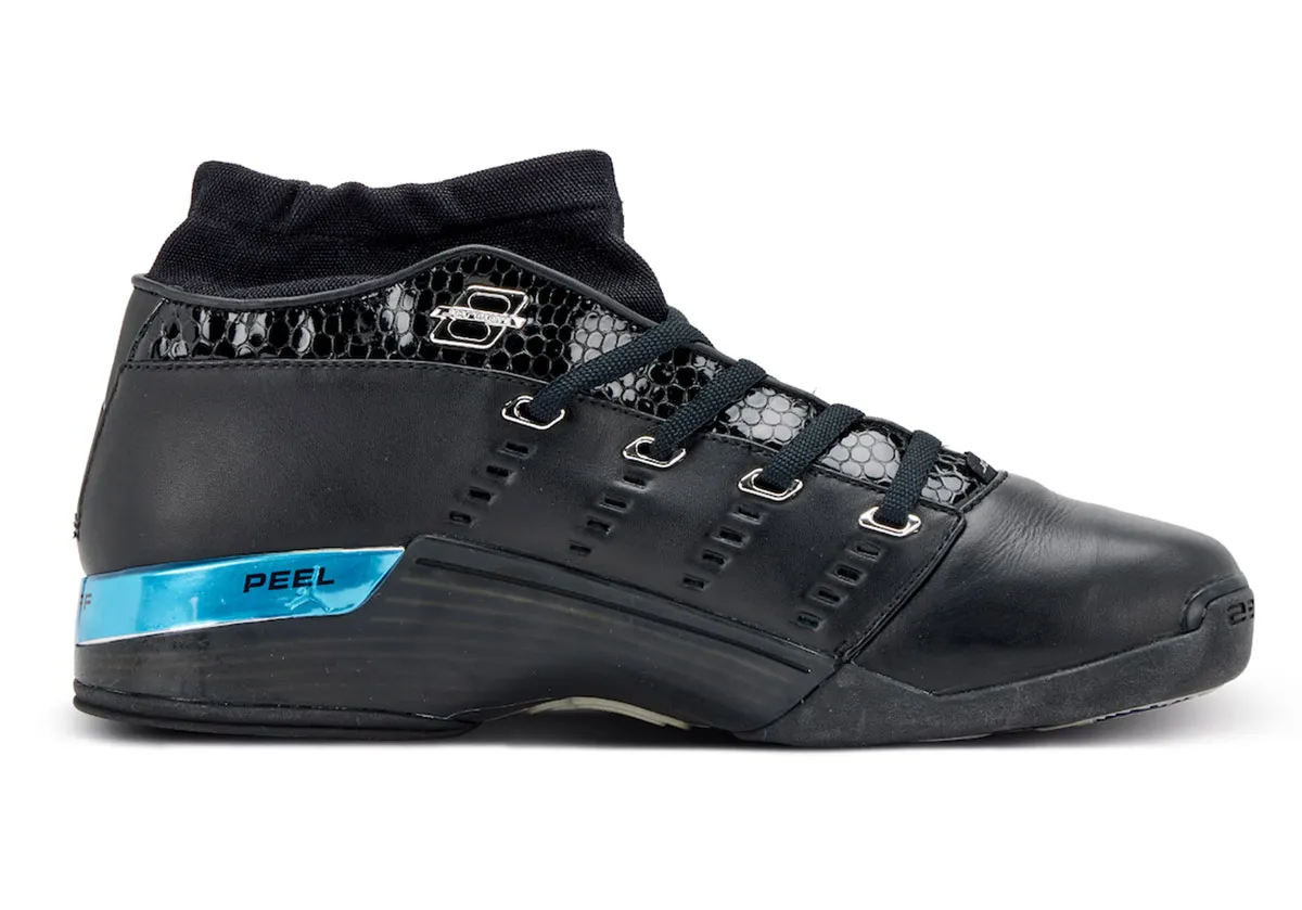 Air Jordan 17 Low Black Patent 1 La Air Jordan 17 Low « Black Patent » fait son grand retour après deux décennies d'absence