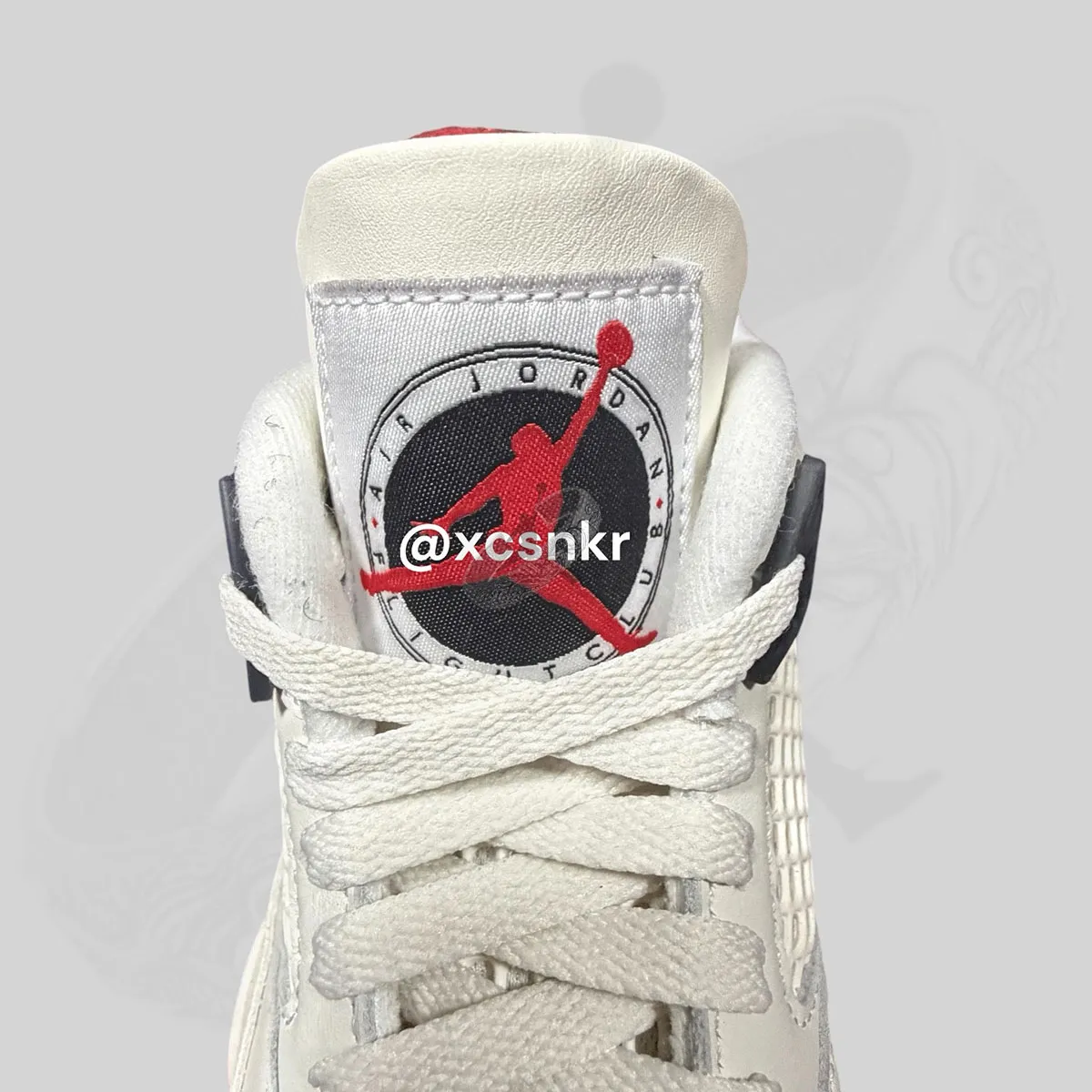 Air Jordan 4 Flight Club 1 La Air Jordan 4 « Flight Club » débarquera en mars 2026