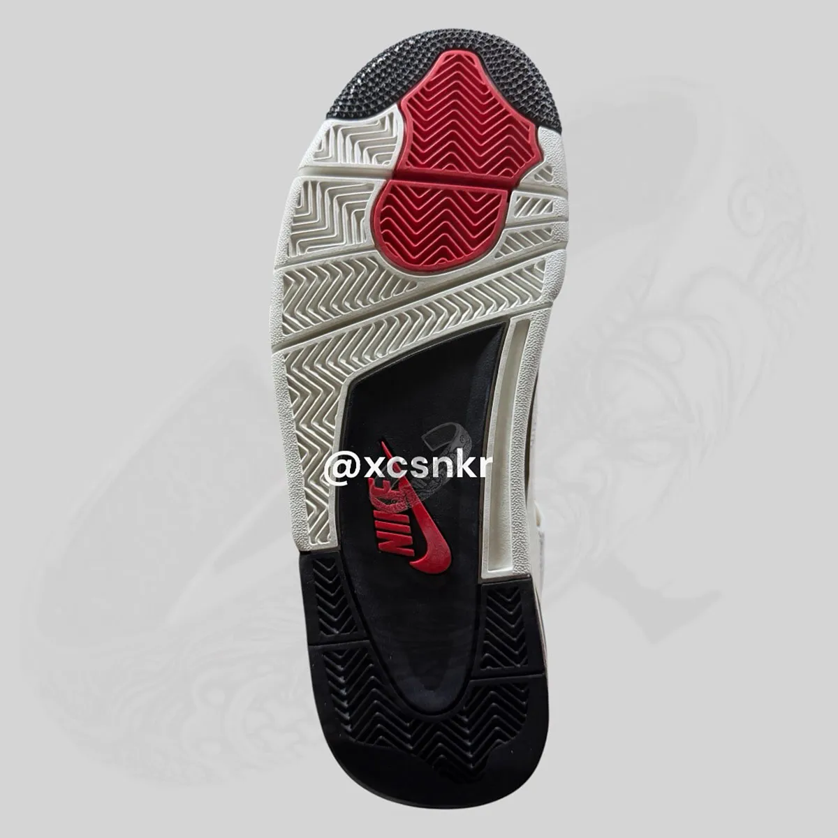Air Jordan 4 Flight Club 3 La Air Jordan 4 « Flight Club » débarquera en mars 2026