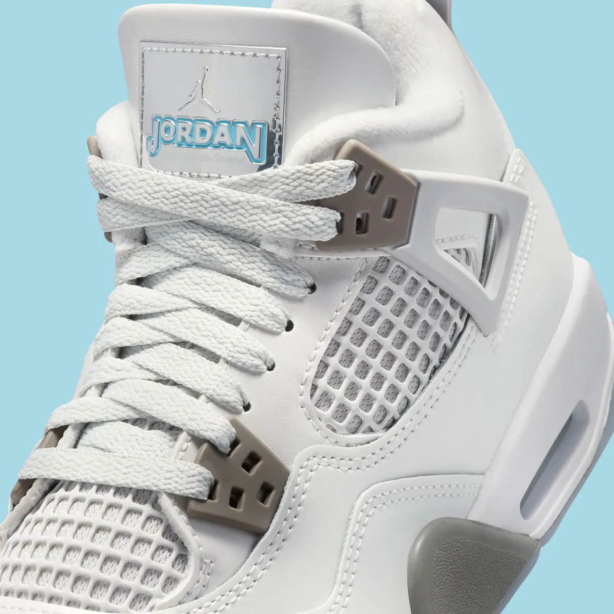 Air Jordan 4 GS Blue Chill 5 Jordan Brand réserve la Air Jordan 4 GS « Blue Chill » aux enfants pour le mois de novembre