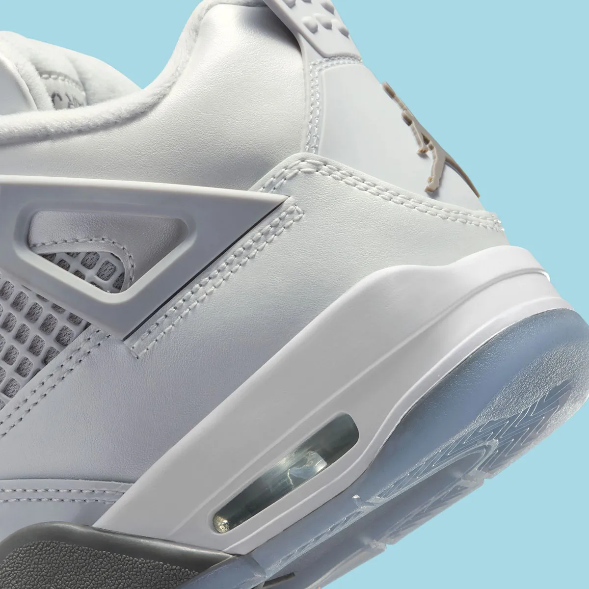 Air Jordan 4 GS Blue Chill 6 Jordan Brand réserve la Air Jordan 4 GS « Blue Chill » aux enfants pour le mois de novembre