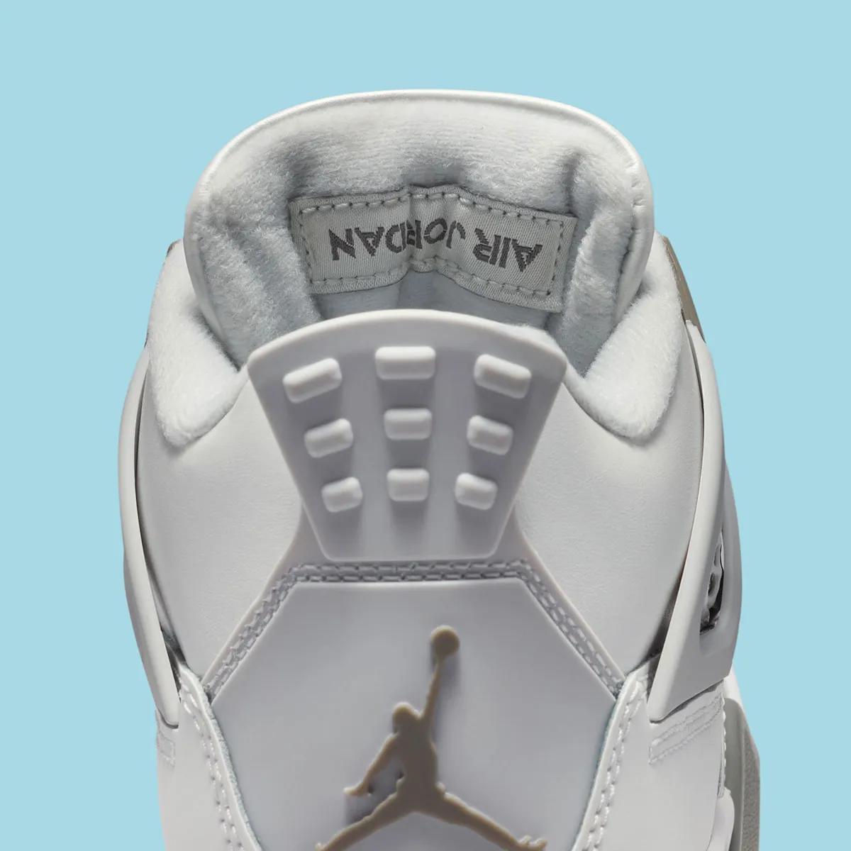 Air Jordan 4 GS Blue Chill 7 Jordan Brand réserve la Air Jordan 4 GS « Blue Chill » aux enfants pour le mois de novembre