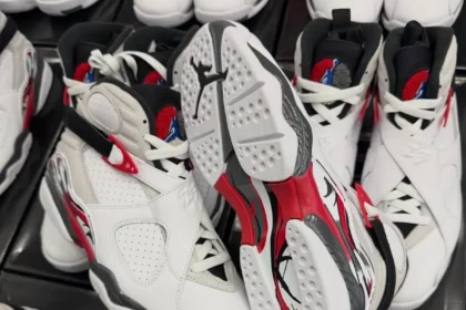 La Air Jordan 8 « Bugs Bunny » fait son grand retour après douze ans d'absence
