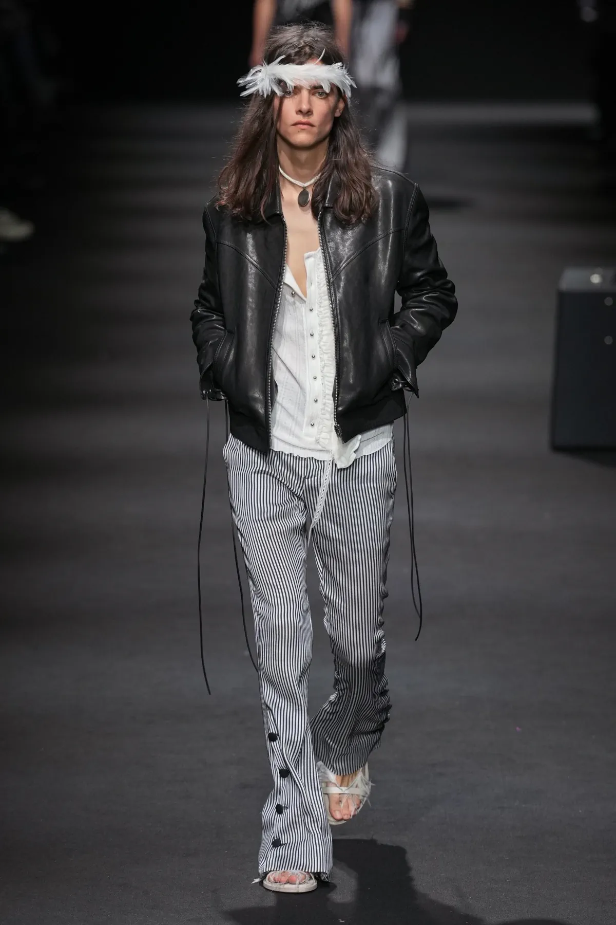 Ann Demeulemeester Spring Summer 2026 Paris Fashion Week 10 La collection Ann Demeulemeester printemps 2026 : un romantisme rebelle au masculin