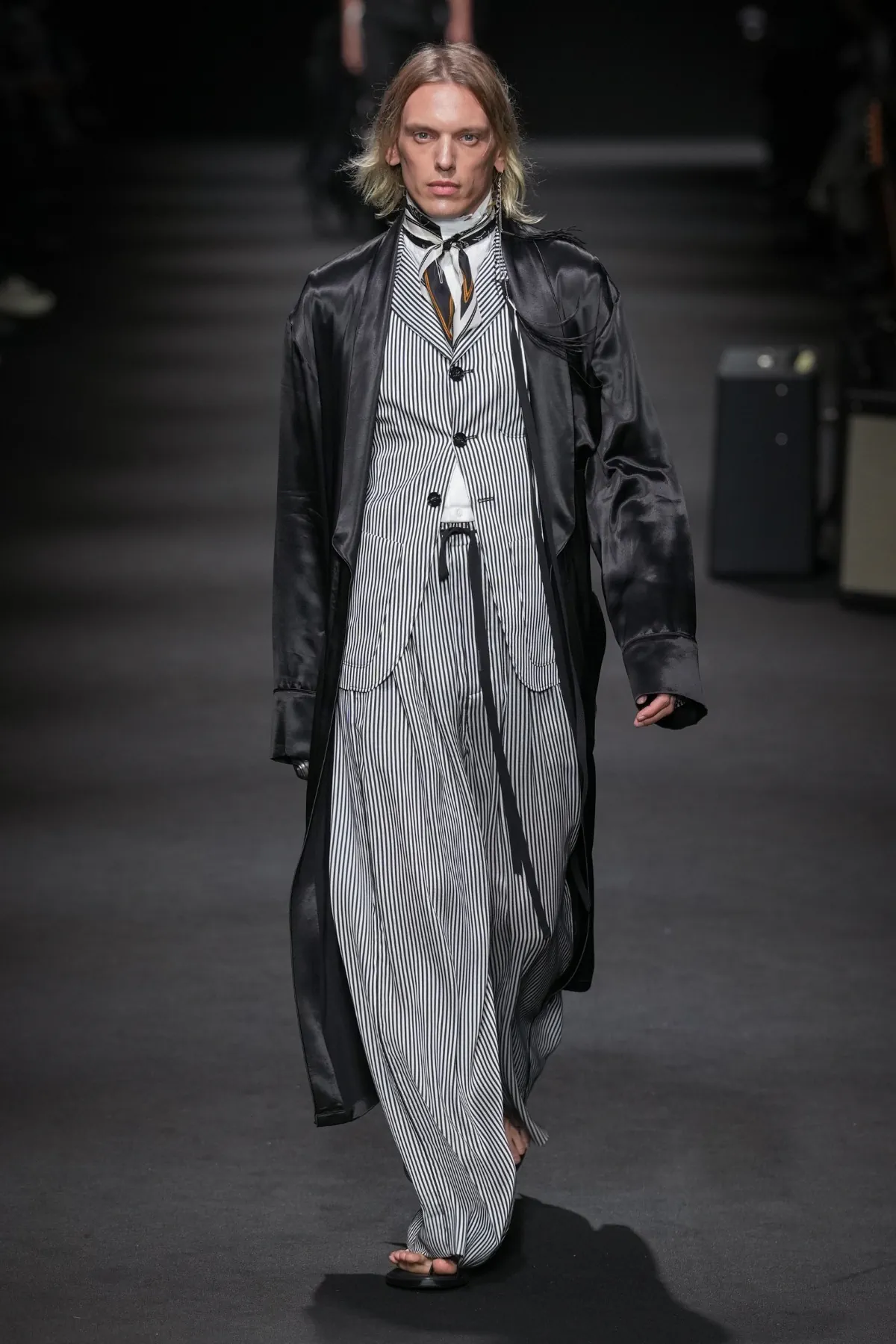 Ann Demeulemeester Spring Summer 2026 Paris Fashion Week 11 La collection Ann Demeulemeester printemps 2026 : un romantisme rebelle au masculin