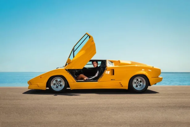 Automobili Lamborghini et Orlebar Brown signent une collection qui célèbre Miami Beach