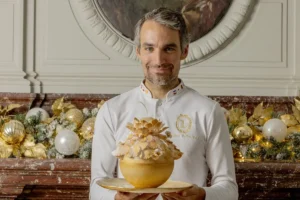 Buche de Noel 2025 Laduree 0 La bûche de Noël 2025 de Ladurée transforme la pomme en un véritable or gastronomique
