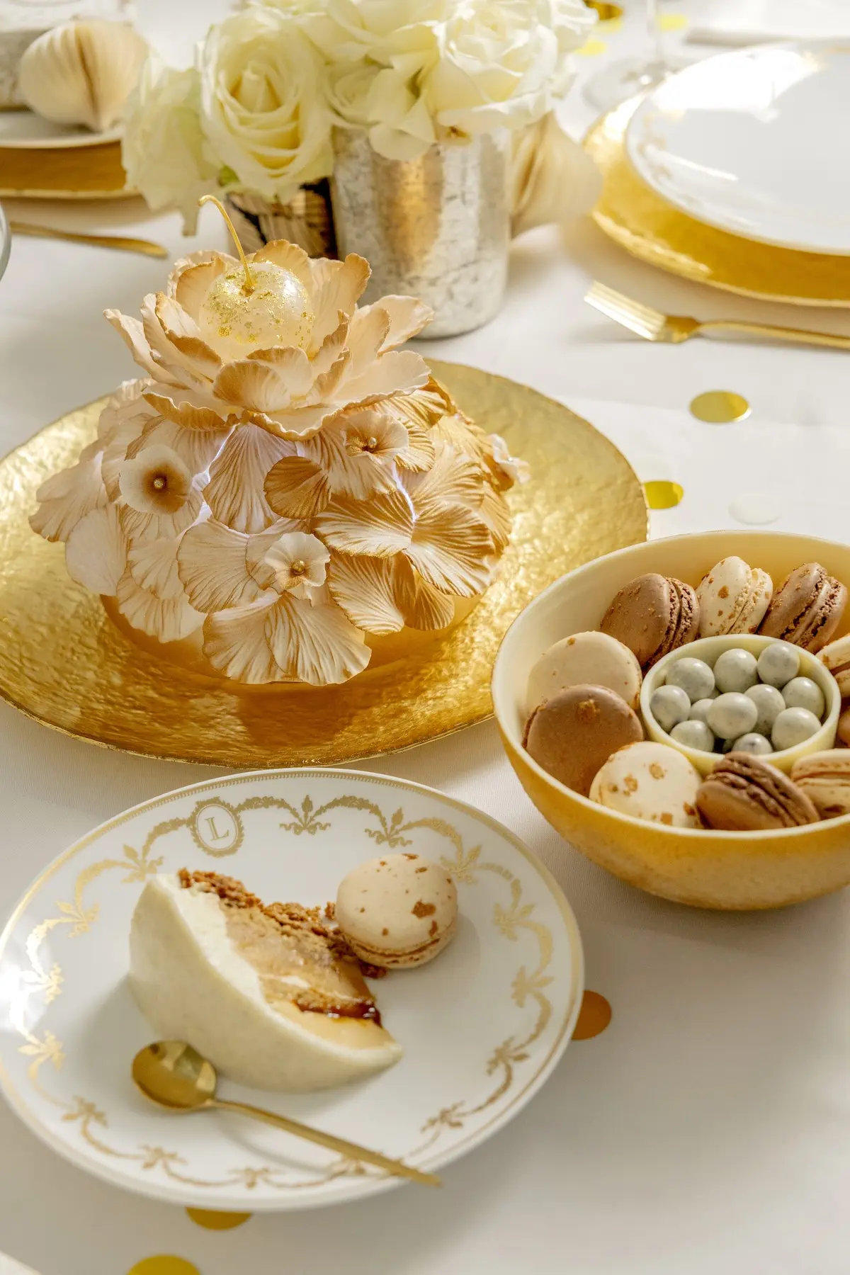 Buche de Noel 2025 Laduree 3 La bûche de Noël 2025 de Ladurée transforme la pomme en un véritable or gastronomique