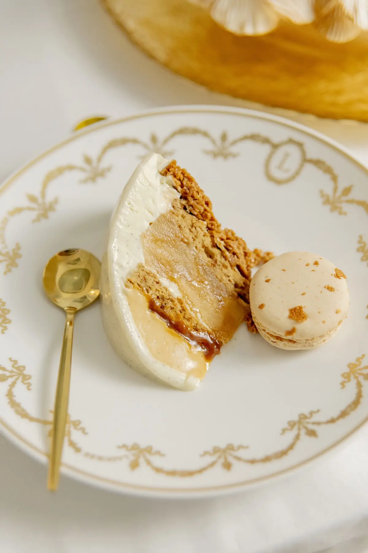Buche de Noel 2025 Laduree 5 La bûche de Noël 2025 de Ladurée transforme la pomme en un véritable or gastronomique