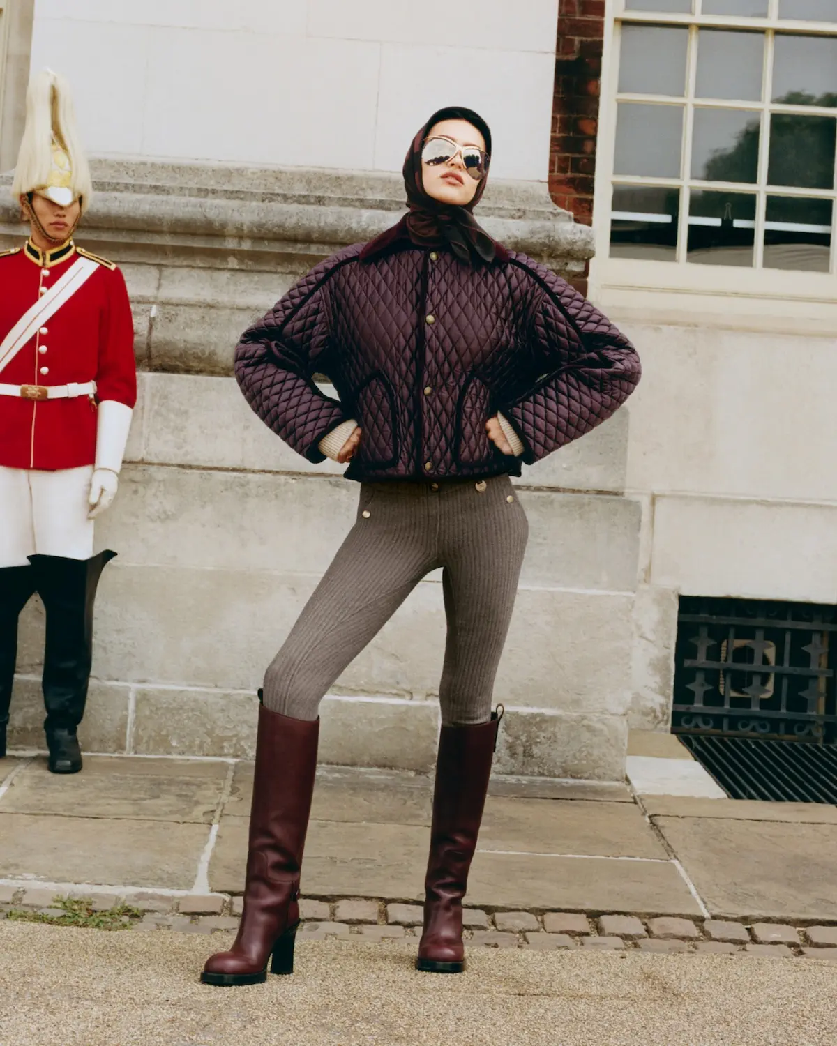 Burberry Campagne de vetements exterieur 2025 9 Burberry dévoile sa campagne de vêtements d'extérieur avec des talents oscarisés