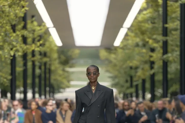 La collection Celine printemps 2026 affirme son élégance masculine