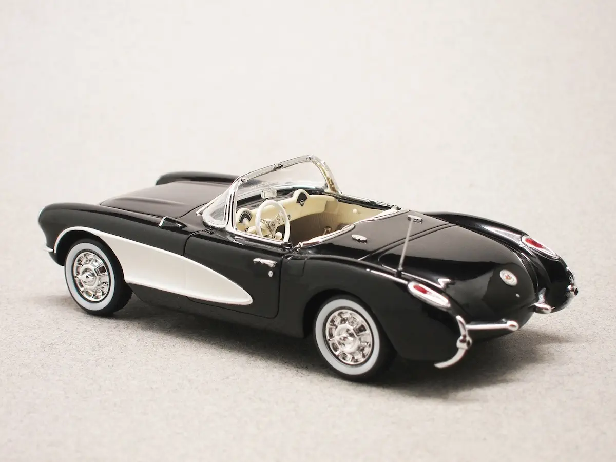 Chevrolet Corvette C1 V8 1956 0 La miniature Spark célèbre la Chevrolet Corvette C1 V8 de 1956