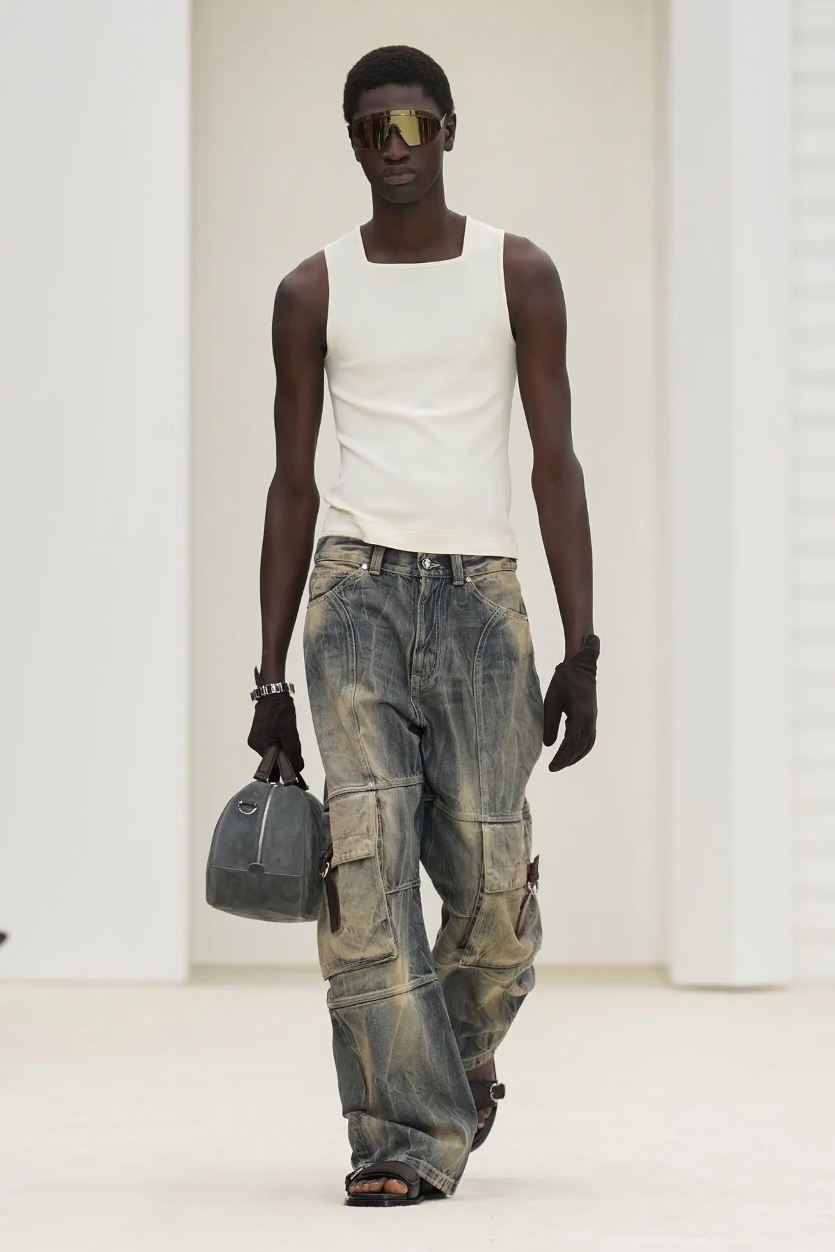 La collection Ferrari printemps 2026 dévoile une élégance épurée