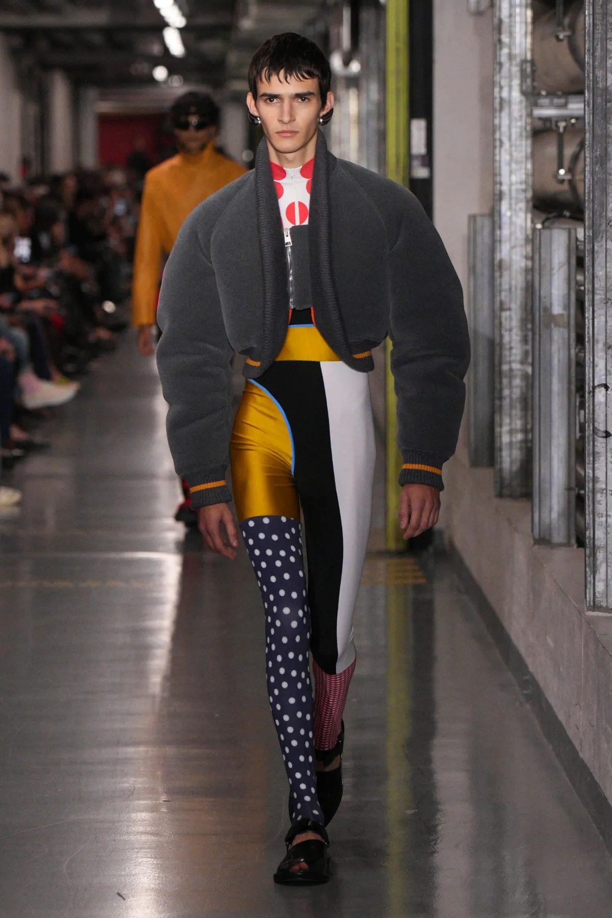 Pour sa collection Jean Paul Gaultier printemps 2026, Duran Lantink ravive l'esprit transgressif originel de la maison parisienne